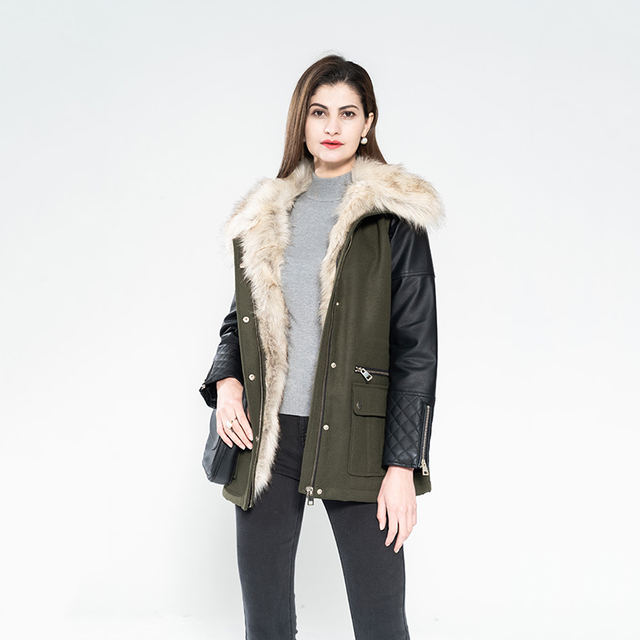 女式大衣，袖子是PU，领子和门襟精致人造毛