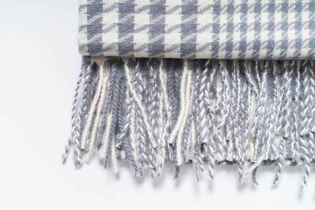 Vogue 保暖千鸟格子仿羊绒围巾配流苏饰边 106-4