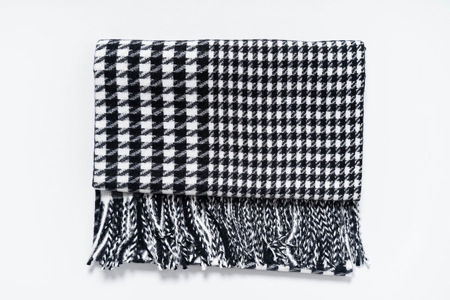 Vogue 保暖千鸟格子仿羊绒围巾配流苏饰边 106-3